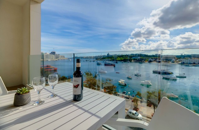 Superlative Apartment With Valletta and Harbour Views