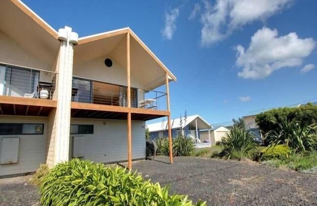 Surf Beach House - Water Views - Walk to Beach.