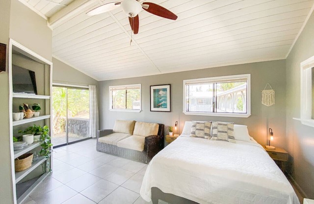 Surf Getaway, Queen Bed, Private Lanai