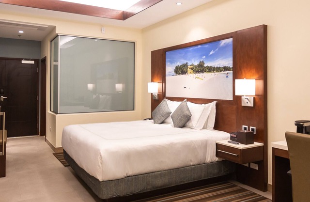 Surfrider Resort Hotel