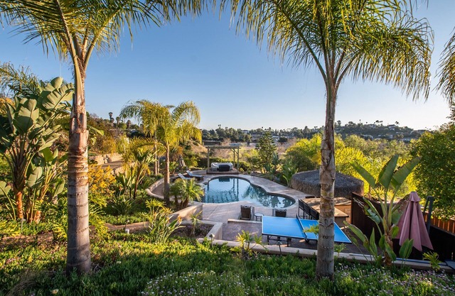 Surreal Luxury Escape w/Views: Resort style Game Room/Pool & Hot Tub!