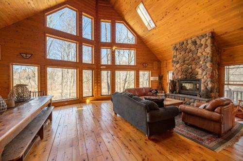 Swan Lodge - Walking distance to downtown Saugatuck - Modern Cabin Getaway!
