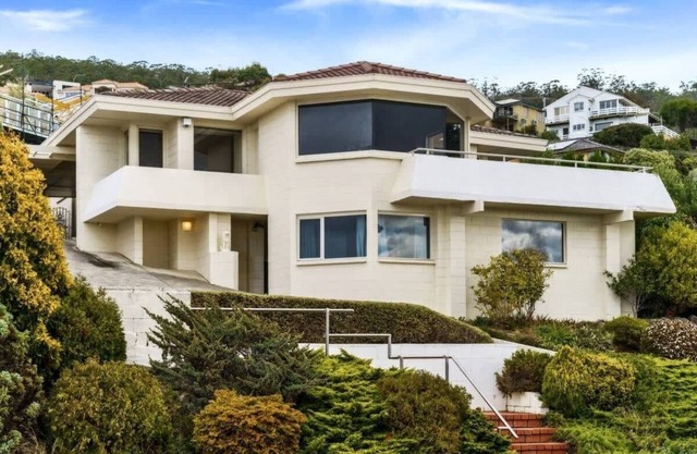 Swan Sea Retreat - Stunning 360 Waterfront views