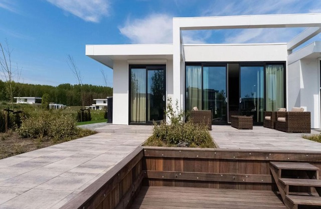 Swanky villa in Zeewolde with garden