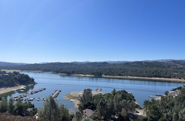 Sweeping Lake View, newly remodeled home and pet friendly!