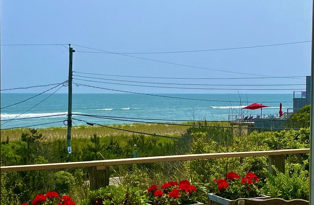 Sweeping ocean views on Sky Walk. Renovated 2023, open floor plan. pets ok