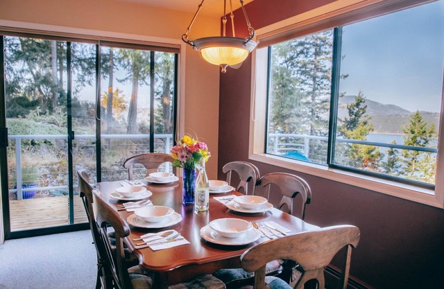 Sweeping Sound Views, Pet friendly, 3 Bedroom