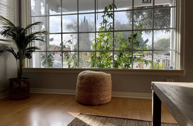 Sweet Boutique 2BEDRMs 1BATH house with Huge Backyard