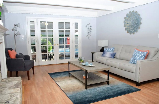 Sweet charming large 3bd home with pool