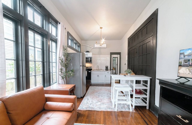 Sweet Deeana's - The Historic Downtown Mobile Apartment