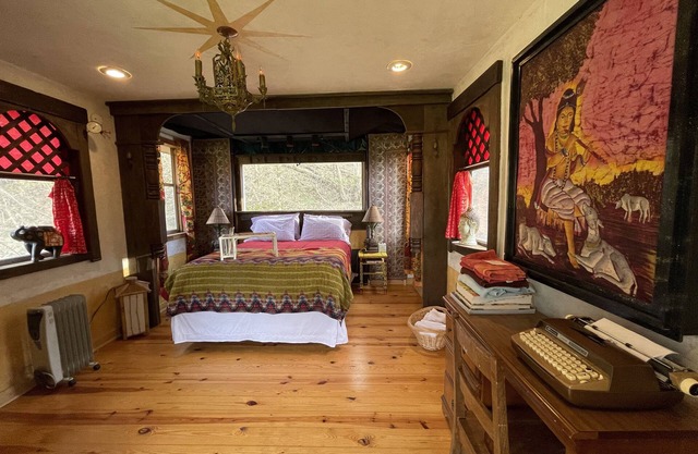 Sweet Little Boho Cottage at Downing Hollow Farm
