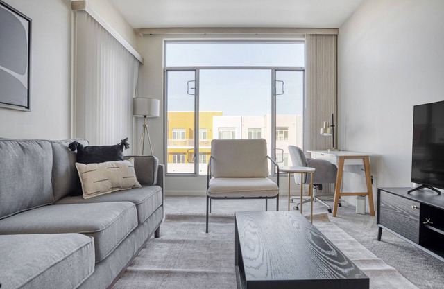 Sweet Palo Alto 2BR w/W/D & Pool, walk to Pinterest, by Blueground