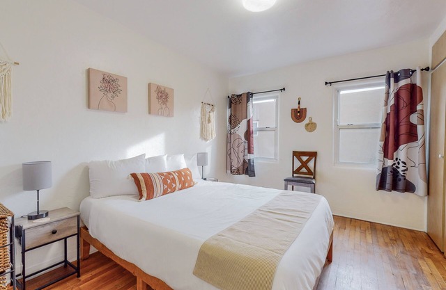 Sweet simple 2bd/1ba in Nob Hill
