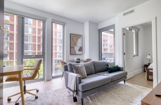 Sweet SW Waterfront 1BR w/Gym & Roof Pool, nr Train, by Blueground