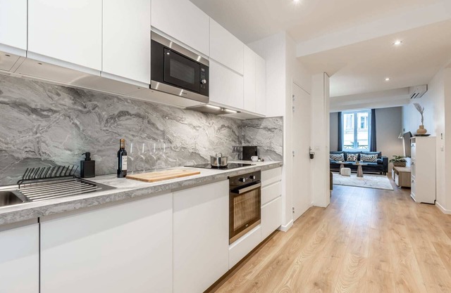 Sweett | Bastille I - Three Bedroom Apartment, Sleeps 7