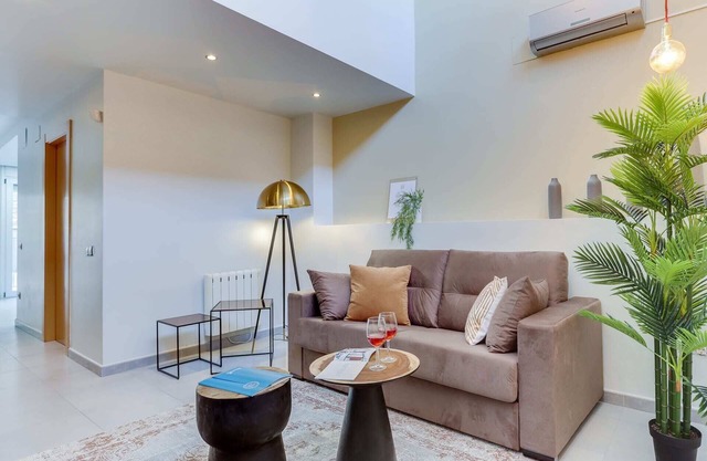 Sweett | Callao I - Three Bedroom Apartment, Sleeps 7