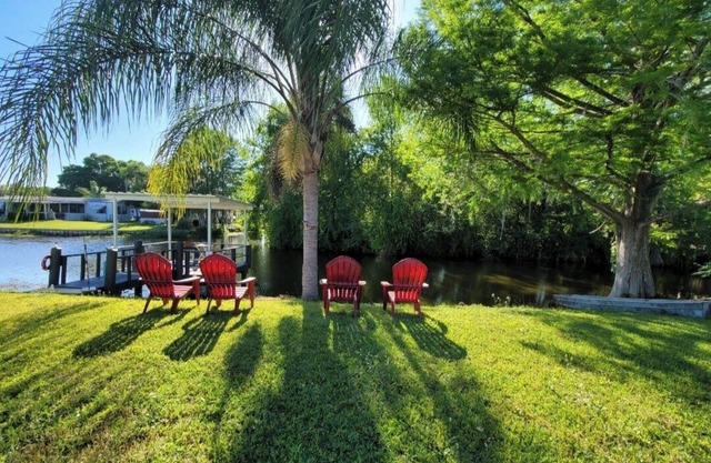 Sweetwater Cottage - Waterfront and Pet Friendly! Canoe and kayaks provided!