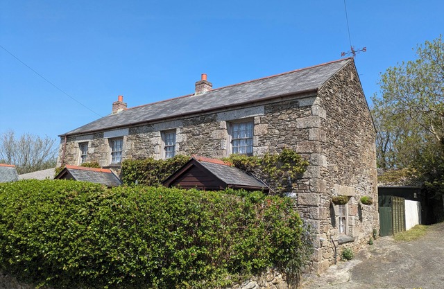 SWIFT COTTAGE, family friendly, with open fire in Mawgan-In-Meneage