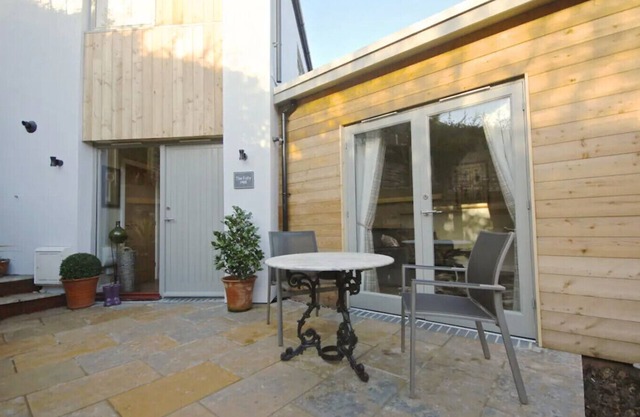 Swift Host The Folly