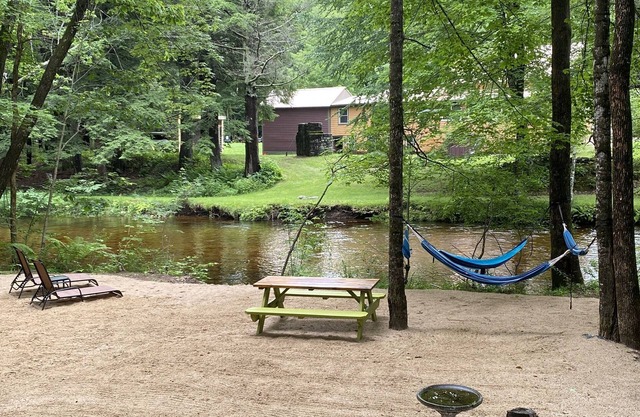 Swift River waterfront fully renovated family and dog friendly home in Tamworth