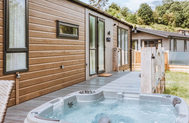 Sycamore Lodge VIP Hot Tub and Pet Friendly