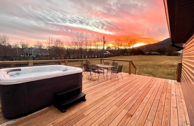 Sycamore Shade: 151 House, HOT TUB, Mountain Views