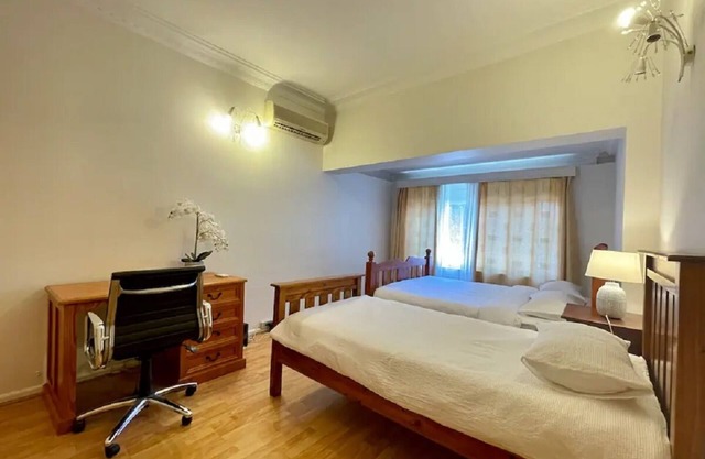 Sydney’s 4BDR with large private yard/Eat-Sleep-Shop-Transit