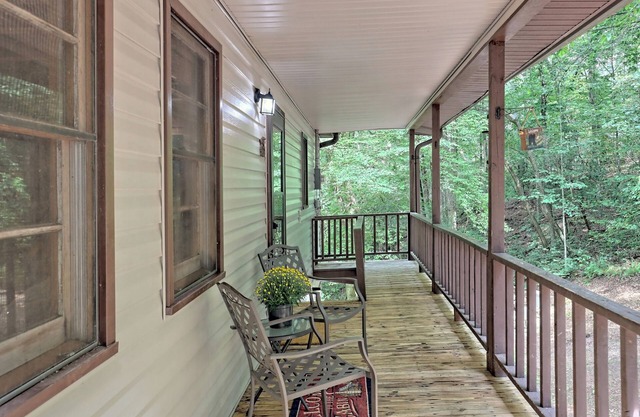 Sylvan Lake Falls Retreat - Dog Friendly!