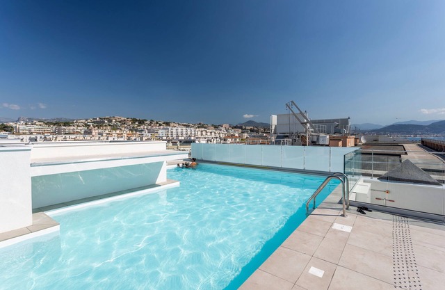 T1 à 5 min du Centre Affaires | TV | Wifi | Sauna