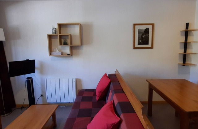 T2 Apartment, sleeps 4 32 m² At the foot of the slopes and opposite (south-west expo)