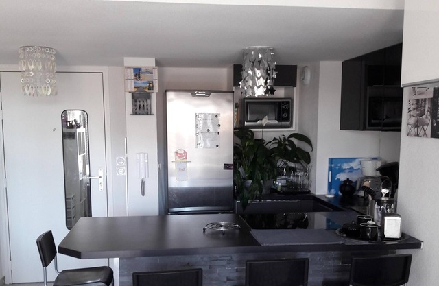 T2 apartment with air conditioning in a new residence with private parking.