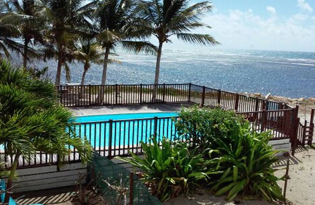 T2 feet in the sea view water - New on Sainte Anne