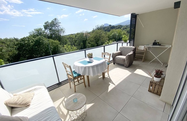 T2 ideally located between Cassis, Aix en Provence and Marseille