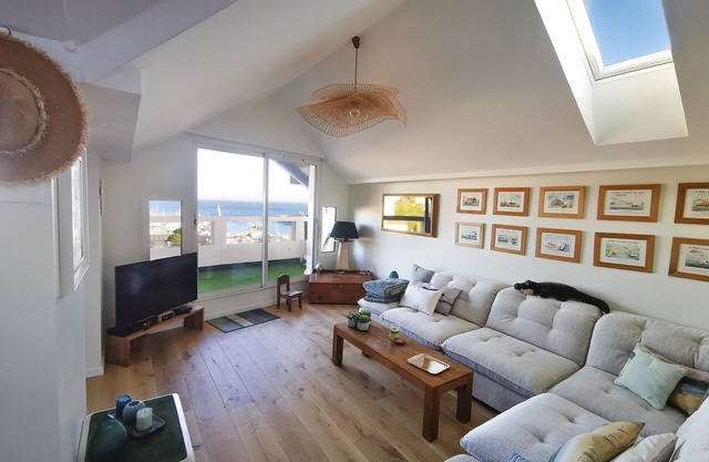 T2 SEA VIEW - Spacious - Right on the beach - High standing - Classified 4*.
