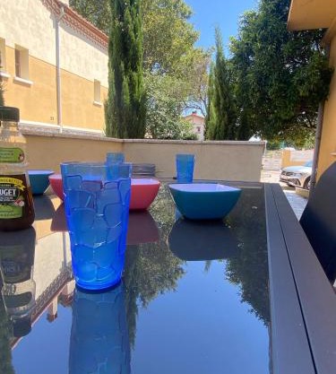 T3 rdc, terrasse ombragée, parking avec portail