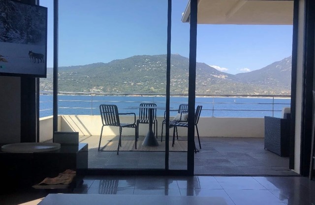 T3 with large terrace on the beach in the city center