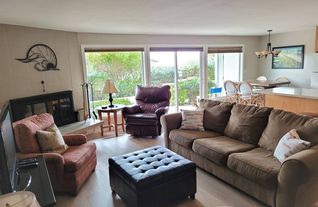 T433 1st Floor pet friendly unit 2 bedroom, No cleaning fees