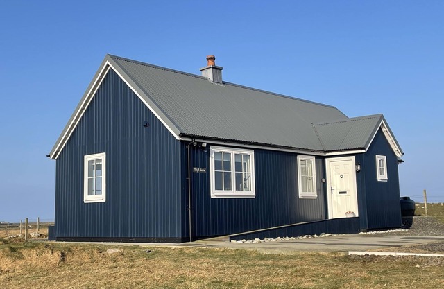 TAIGH GORM, family friendly, character holiday cottage in Balivanich