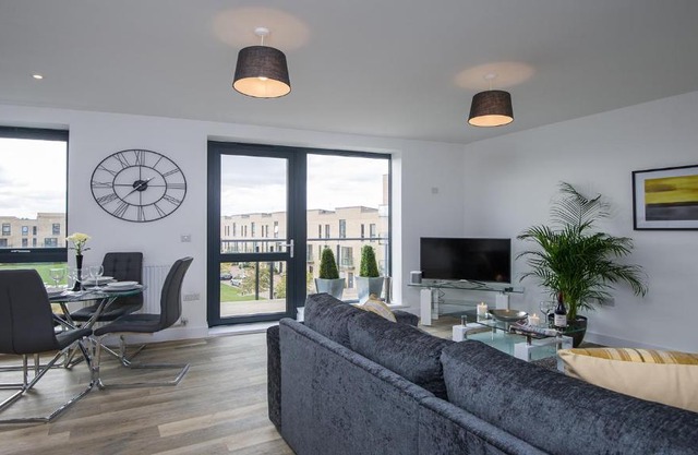 Tailored Stays - De Havilland House