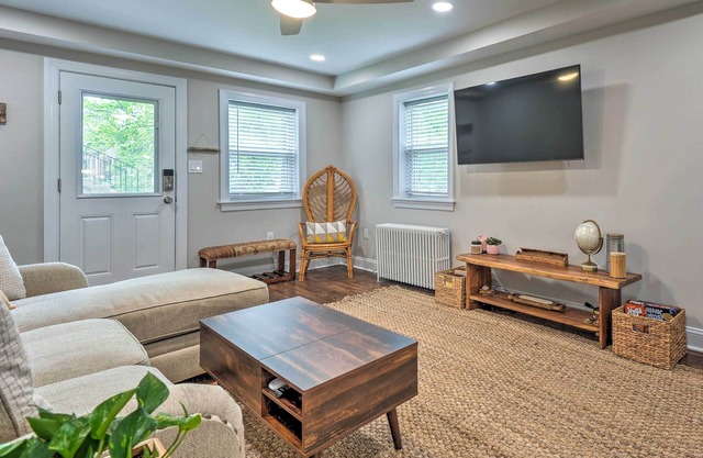 Takoma Park Apt w/Wood Fire Pit < 8 Mi to DC
