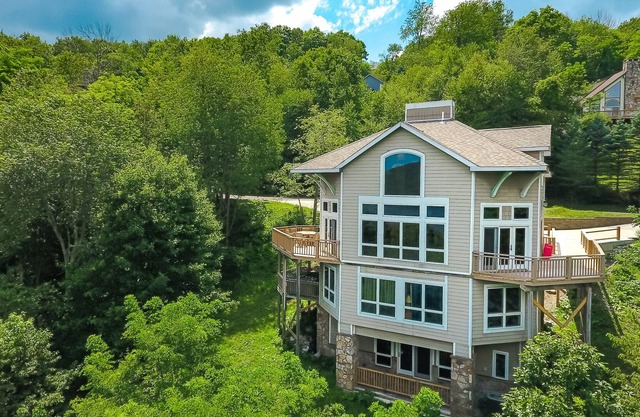 Tall Castle: Lake Access, Fire Pit, Community Amenities!