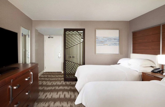 Tampa Stay | 2 Relaxing Family Ready Rooms w/Access to Outdoor Pool