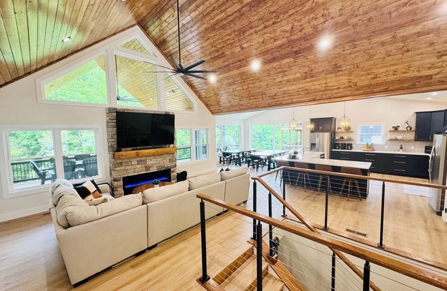 Tan Lines & Good Times-Brand new 6 bed/8 bath-Water Front,Private Dock, Hot tub