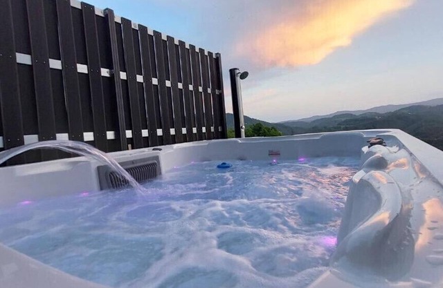 Tanja s Holiday Home in Nature with sauna and hot tubn