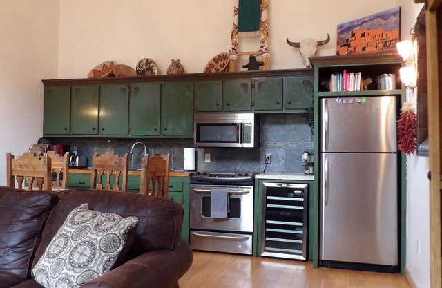 Taos Ski Valley - Great Views and Lots of Room with Full Kitchen.