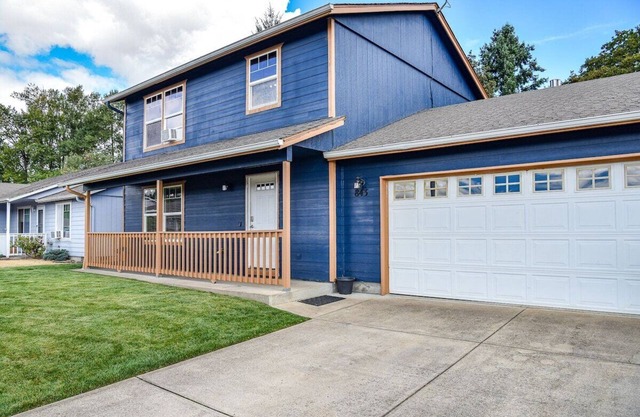 Teak: a Family Home. 5 TVs, backyard, pet friendly