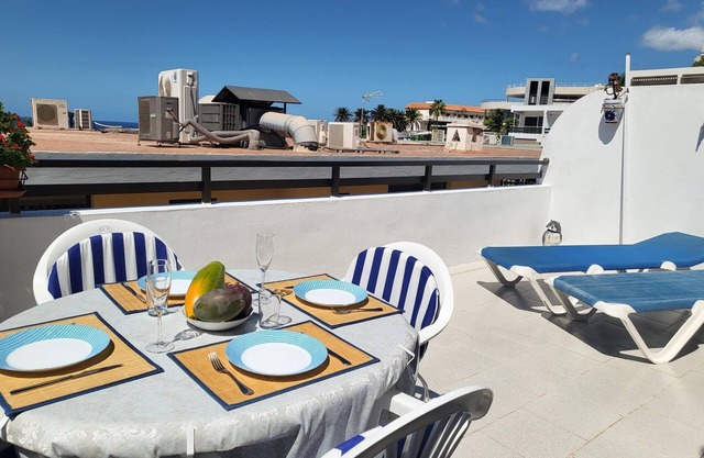 Terrace, sea view, WI-FI, A/C, swimming pool, 20 mts. from the beach