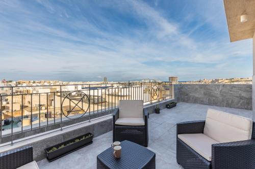 Terrace View - A Stylish Two Bedrooms Penthouse AC-WIFI