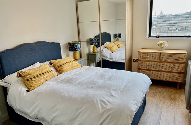 Thames Bankside River view city apartment