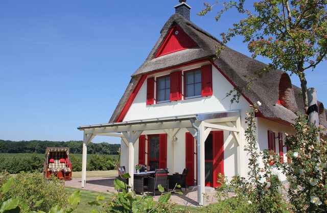 Thatched cottage in 1. Row to the Baltic Sea - near the Hanseatic city of Wismar